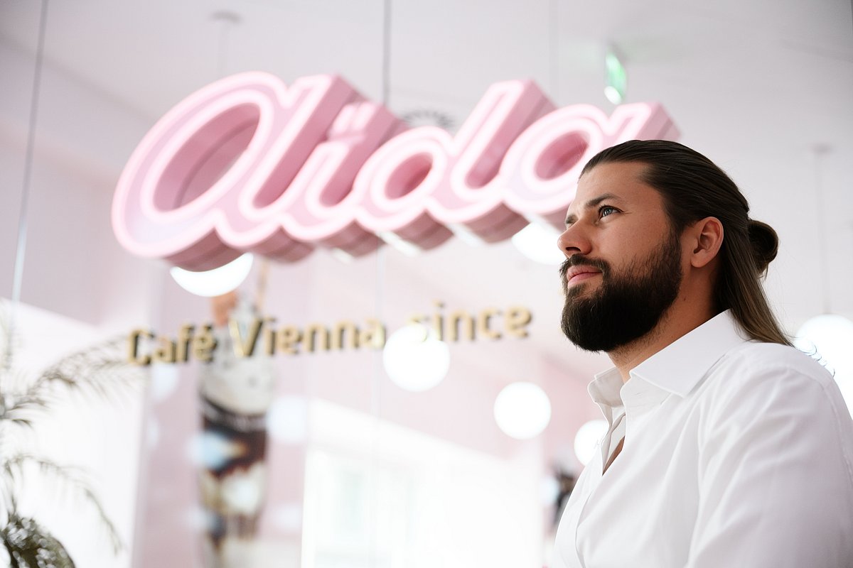 AÏDA goes international! Wirtschaft & Politik Diplomatischer